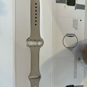 Apple Starlight 41 mm watch band - never worn, box opened